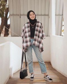 Ootd Tomboy, Hijab Fashion Casual, Hijabi Mode, Fesyen Korea, Style Hijab Casual, Hijab Stile, Hijab Simple