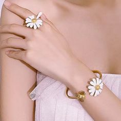 🌼 DAISY | Stunning pendant shaped like chrysanthemum, trendy cute floral design. Perfect for all flower lovers bridal occasions and birthday gifts!🌼 4 PIECE | Consists of 1 charm necklace, 1 bracelet, 1 pair of asymmetrical hypoallergenic stud earrings, and 1 ring. Spring is here in a matching classic 4-piece set!🌼 GOLD | Sterling silver with gold plating and white lacquered petals. Absolutely gorgeous for spring and summer seasons. Perfectly matching yellow, gold, and white combination for a Elegant Metal Flower Jewelry Sets, Elegant Flower Shaped Metal Jewelry Set, Rose Gold Alloy Jewelry Sets Gift, White Alloy Jewelry Sets For Gifts, Delicate Spring Bracelet Jewelry, Flower Shaped Alloy Jewelry For Gifts, Flower-shaped Alloy Jewelry For Gift, Flower Shaped Alloy Jewelry Gift, Flower-shaped Alloy Jewelry Gift