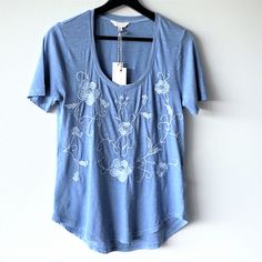 Lucky Brand Floral Embroidered T-Shirt Round Neck. Short-Sleeve. Floral Embroidered. Ash/Washed Blue. Boho. Vintage. Cotton. Machine Wash. * New With Tags * Size: S * Style: 7w64539 * Color: Washed Blue * Armpit-To-Armpit 17 3/4", Length Front 23 3/4" / Back 25 1/4" If You Have Any Questions, Please Let Me Know. Spring Short Sleeve Blouse With Tonal Embroidery, Spring Tops With Tonal Embroidery And Short Sleeves, Short Sleeve Tops With Tonal Embroidery For Spring, Spring Crew Neck Top With Embroidered Hem, Blue Cotton Short Sleeve Top For Spring, Fitted Cotton Tops With Tonal Embroidery, Relaxed Fit Tops With Tonal Embroidery For Summer, Casual Embroidered Short Sleeve Top For Spring, Cotton Tops With Tonal Embroidery And Short Sleeves