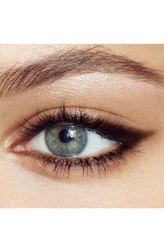 Brown Eyeliner Pencil, Classic Eyeliner, Permanente Make-up, Powdered Eyeliner, Tutorial Eyeliner, Alat Makeup, Makeup Pengantin, Eyeliner Styles, Brown Eyeliner