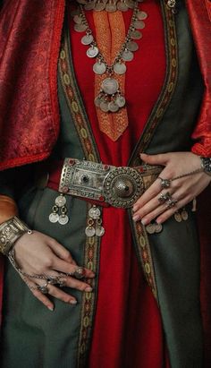 Tajikistan People, Armenian Clothes, Armenian Aesthetic, Turkish Clothing, Medieval Aesthetic