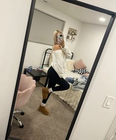 Leggings Fit For School, Cute Fits With Leggings, Sarah Logan, Fit For School, Cute Winter Fits, Basic Girl Outfit, Cozy Fall Outfits