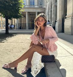 Modest Spring Outfits Aesthetic, Louis Vuitton Aesthetic Outfit, Pink Bag Outfit Ideas, Pink Date Outfit, Classy Summer Outfits Aesthetic, Classy Instagram Pictures, Feminine Classy Outfits, Pink Classy Outfits, Feminine Outfits Aesthetic