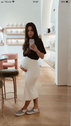 Simple Pregnant Outfits, 2 Months Pregnant Outfits, Pregnant Women Work Outfits, Petite Maternity Dress, Pregnant Midi Skirt Outfit, Maternity Outfits 20 Weeks, Pregnant Outfits Fall Winter, Maternity Outfits Small Bump, Pregnant Rainy Day Outfit