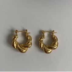 They Are New And They Are Non Tarnish. You Put Them In Bleach And Any Other Harsh Conditions . But Still Comes Out As Brand New. Tarnished Gold, Chunky Jewelry, Yellow Gold Jewelry, Jewelry Lookbook, Earrings Color, No Frills, Gold Earrings, Gold Jewelry, Bleach