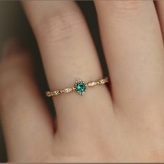 Green Wedding Rings, Green Engagement Rings, Emerald Green Jewelry, Necklace Bar, Diamond Gold Ring, Emerald Wedding Rings, Cute Engagement Rings, Future Engagement Rings, Gold Promise Rings