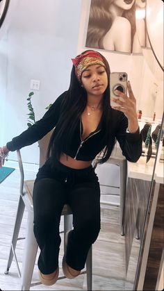 Baddie Yoga Pants Outfit, Cold Baddie Outfits, All Black School Outfit, Chill Outfit Ideas, Chill Outfits Black Women, Baddie Fall Outfits, Winter Chill Outfits, Instagram Baddie Outfit, All Black Fit