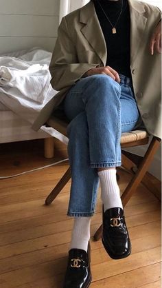 Fall Winter Outfits Casual Chic, Madewell Womens Outfits, Outfit With White Socks, Outfits With Loafer Heels, Chanel Loafers Women, Socks In Loafers, White Socks And Loafers Outfit, White Socks With Loafers, Dress Shoes With Socks Women