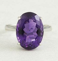 Amethyst Gold Ring 14k Solid Gold 8.00 Carat Natural - Etsy Латвия Oval Amethyst Ring, Gold Amethyst Ring, Everyday Luxury, Gold Gemstone Ring, Amethyst Gold, Birthstone Gifts, February Birthstone, February Birth Stone, Classic Ring