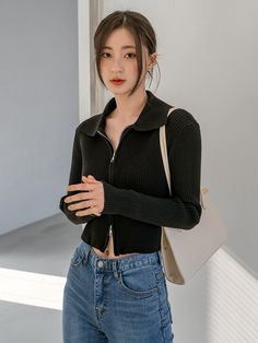 Black Cropped Cardigan Outfit, Crop Cardigan Outfit, Off The Shoulder Top Outfit, Black Cropped Cardigan, Trendy Outfit Inspo, Ribbed Jacket, Knitwear Outfit, Cardigan Outfit, Fashion 90s