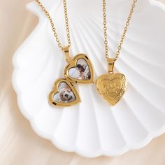 Custom Photo Locket Paw Neckalce, Pet Necklace with Photo, Memorial Jewelry, Minimalist Paw Necklace, Wedding Gift, Christmas Gift, Mom Gift 🌟Color: gold, silver 🌟Pendant size: 19×18.7MM 🌈This mini heart necklace is designed specifically for dog lovers, featuring an exquisite paw print engraving that symbolizes the deep bond with their pets. The internal customizable photo locket allows you to cherish beautiful memories with your beloved dog, making it a heartfelt gift that perfectly captures warmth and love, ideal for commemorating dog lovers. 💡Highlights: ✨Unique Paw Print Engraving Design: The exterior of the necklace is beautifully engraved with a paw print design, representing endless love and loyalty for pets. This unique design adds personality and allows every wearer to feel a Personalized Wedding Necklaces For Christmas, Dainty Stainless Steel Wedding Jewelry, Valentine's Day Wedding Jewelry With Adjustable Chain, Valentine’s Day Wedding Jewelry With Adjustable Chain, Wedding Heart Charm Locket Necklace, Heart Shaped Jewelry For Christmas Anniversary, Valentine's Day Wedding Jewelry: Round Pendant, Wedding Jewelry For Valentine's Day: Round Pendant, Wedding Round Locket Necklace With Heart Charm