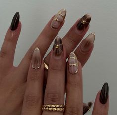 Autumn Nail Asthetic, Simple Autumn Nails Almond, Gel Polish Nail Designs Brown, Nails Inspo 2024 Fall, Black Brown Nail Art, Brown Nails And Gold, Brown Fall Nail Set, Brown Almond Nails For Fall, Brown Nails Inspo Aesthetic