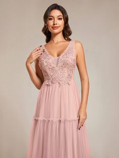 The sleeveless bodice of this evening dress is embellished with elegant appliques on the sheer tulle bottom, creating an elegant and sophisticated look perfect for any occasion. Fit: Please refer to size chart. Length: Floor Length. Sleeve Style: Sleeveless. Closure: It is concealed a zipper up the back. Undergarments: It is not padded, with lining. Fabric:The garment comprises tulle. Stretch: Fabric is no stretch. Dress With Applique, Tulle Evening Dress, Fall Dress Outfit, Formal Evening Dress, Chiffon Evening Dresses, Ever Pretty, Floral Applique, Formal Evening Dresses, Modern Elegance