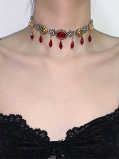 Red And Black Outfits, Thigh Chain, Accessories Inspiration, Choker Jewelry, Bar Party, Baguette Bag, Jewelry Choker, Creative Words, Pretty Jewellery