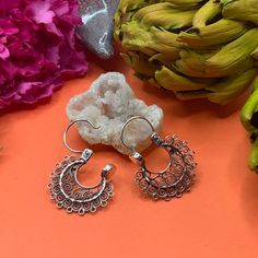 These medium small arracada filigree earrings are quite amazing for the price. Look at the hinge and detail in these handmade earrings. Mexican Jewelry Gold, Traditional Filigree Hoop Earrings, Bohemian Filigree Earrings Gift, Mexican Filigree Earrings, Gold Filigree Bohemian Chandelier Earrings, Bohemian Gold Plated Filigree Earrings, Vintage Mexican Jewelry, Earrings Gold Hoop, Mexican Earrings