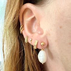 freshwater pearls, wire wrapped onto gold ball studs, lightweight and perfect to dress up or dress down! Dressing Up, Pearl Drop, Dressed Down, Wire Wrapped, Wire Wrapping, Fresh Water, Freshwater Pearls, Gold Jewelry, Dress Up