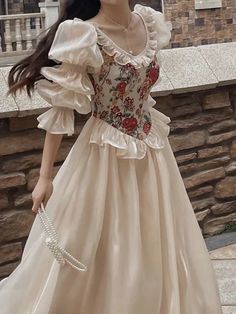 Royal Russian Dress, Old Fashioned Dresses Victorian, Cottagecore Gowns, 1800s Dresses Casual, Vintage Outfits 1800s, Old Dresses Vintage, Castle Aesthetic Dress, Old Timey Dresses, 1800 Dress