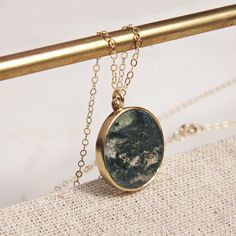 Moss Agate Round Pendant Necklace on 14k Gold Filled Dainty - Etsy Tiny Pendant Necklace, Collar Verde, Moss Jewelry, Unique Jewelry Gifts, Ceramic Necklace, Round Pendant Necklace, Dainty Chain, Agate Jewelry, Agate Necklace