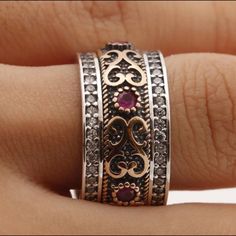 With Vintage Appeal & Stunning Sparkling Pink Crystals This Vintage Look Band Ring Is Simply Gorgeous! Finger Rings For Men, Thick Rings, Vintage Jewellery Rings, Sapphire Rings, Punk Jewelry, Star Sapphire, Purple Rhinestone, Meaningful Jewelry, Rhinestone Ring