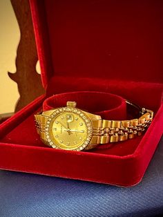 What a glamorous vintage watch to add to your existing collection or give a a gift 🎁  Stunning Golden tone truly appears classic "old money style " ! So Elegant! The bezel is surrounded with little yet very sparkly genuine diamonds as well as each number marking. Bezel measures about 25 mm , Perfect fit for 6" wrist ( you can always adjust a watch at the jeweller to fit you perfectly) Near mint , excellent vintage condition! This watch will come with gorgeous burgundy red velvet gift box 🎁  Th Diamond Jewel, Stil Elegant, Old Money Style, Women Wrist Watch, Burgundy Red, Old Money, Vintage Watches, A A, Red Velvet