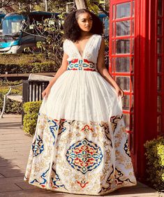 This Habesha Kemis, a traditional Ethiopian garment, exudes an exquisite blend of simplicity, elegance, and cultural heritage. Habesha Kemis Modern, Eritrean Clothing, Ethiopian Wedding Dress, Ethiopian Culture, Eritrean Dress, Habesha Dress, Ethiopian Wedding, Ethiopian Traditional Dress, Ethiopian Dress