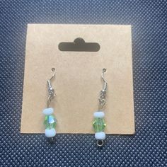 Pendientes Verde Claro con Blanco

¡Deleite a cualquier fashionista con estos impresionantes aretes de perla verde claro y cuentas blancas! Esta pieza excepcional seguramente agregará un poco de brillo a su colección de aretes. Asegúrate de no perderte esta combinación de perla verde claro y cuentas blancas para darle a tu conjunto una elegancia sin esfuerzo.

Material: Acero inoxidable

Color: perla verde claro con perlas blancas

Genero: Mujer

Tipo: Aretes pequeños, colgantes

Estilo: Informal

l Joyas de Osuna White Dangle Crystal Earrings With Pearl Drop, Hypoallergenic Adjustable White Beaded Earrings, White Pearl Crystal Earrings, White Pearl Crystal Earrings For Pierced Ears, Green Dangle Pearl Earrings, Green Pearl Dangle Earrings, Elegant Green Hypoallergenic Beaded Earrings, Green Dangle Pearl Earrings For Pierced Ears, White Hypoallergenic Drop Crystal Earrings