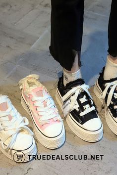 Hey there, fashion-forward teens! Get ready to take your style to new heights with our Teens Platform Canvas Shoes. These kicks are all about embracing your unique personality and making a statement wherever you go. Popular Shoes For Teens, Shoes For Teens, Preppy Shoes, Shoes Teen, Popular Shoes, Shoe Inspiration, Canvas Shoes Women, Flat Sneakers, Hey There