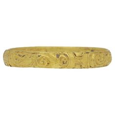 Georgian carved posy ring 'Nosse Te Ipsum'. A yellow gold D-shape band, ornately carved to the exterior with a repeating pattern of scrolls, inscribed to the interior with the phrase 'NOSSE . TE IPSVM ~ *' in seriffed capitals, translated as 'know thyself', approximately 2.6mm in width. Tested yellow gold, approximately 1.5g in weight, circa 18th century. The phrase 'know yourself' has its origins in Ancient Greece and was one of the 147 Delphic maxims of how to live a worthy life. This, most fa Posy Ring, Georgian Jewelry, Ancient Greece, Antique Rings, Repeating Patterns, Signet Ring, 18th Century, Pretty Things, Antique Jewelry