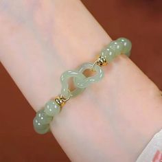 🌺 Note Before Buy Size of the bracelet in my store is suitable for wrist size 6-6.5 inch. 🌺 Please follow this link to visit my store to find more great widgets: https://www.etsy.com/shop/CrystalpipesStore?ref=simple-shop-header-name&listing_id=904320137 🌺 Please pay attention before buy The bracelet is difficult to be flawless, it may contain some small strips, or the color may be dark or light than what you see in the picture. Take note before buying, but as a whole, the product looks great Clear Bracelet, Chalcedony Bracelet, Bracelet With Heart, Minimalist Summer, Bracelet Minimalist, Hetian Jade, Dainty Bracelet, Jade Bracelet, Dainty Bracelets