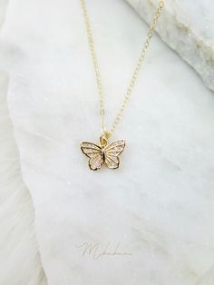 Dainty Jewelry Necklace, قلادات متدلية, Butterfly Necklace Gold, Chique Outfits, Jewelry Accessories Ideas, Dainty Gold Necklace, Girly Accessories, Classy Jewelry, Fancy Jewellery