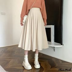 Olivia Mark - Pleated Skirt with High Waistline and Academy Style, Suitable for Various Occasions High Waist Pleated Skirt, Empire Dresses, High Waisted Pleated Skirt, Outfit Jeans, Brown Skirts, College Style, Empire Dress, Skirt Midi, Skirt Women