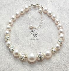 Swarovski Pearl Bridal Bracelet Pearl and Rhinestone Bracelet Wedding Bracelet for Brides Bridal Jew Bridesmaid Bracelets, Bridal Bracelet Pearl, Bracelet Pearl, Queen Fashion, Bracelet Wedding, Pearl Bridal, Bridesmaid Bracelet, Bridal Bracelet, Wedding Jewellery