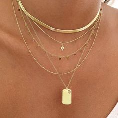 Good Jewelry Aesthetic, Gold Jewelry Inspiration, Necklace Stacking Gold, Gold Stacked Necklaces, Pretty Stacks, Necklace Stacks, Basic Necklace, Multiple Necklaces, Jewelry Looks