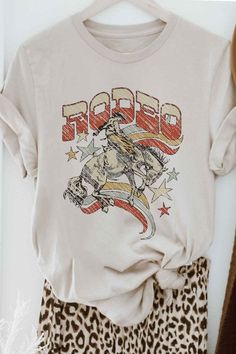 WESTERN RODEO COUNTRY GRAPHIC TEEPREMIUM COTTONUNISEX SIZINGCLASSIC FIT Beige Graphic Print T-shirt For Fall, Country Graphic Tees, Western Tee, Western Rodeo, Pink Sand, Chic Boutique, Rodeo, Runway Fashion, Casual Chic