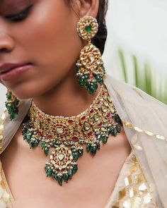 Chaandbali Kundan, Emeralds Rings, Aurus Jewels, Earrings Chandbali, Jewellery Styling, Rajputi Jewellery, Diamond Anklet, Bridal Jewels, Punjabi Fashion