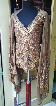 "Welcome! Antik Batik Tulle Embroidery Blouse and Shawl In very good condition! (attention pìcs, with some signs of use, but in general en good condition) Measurements: Shawl: 70.86\" x 42.51\" (180 cm x 108 cm) Shoulder to shoulder: 17.32\" (44 cm) Chest: 42.51\" (108 cm) Total long: 23.62\" (60 cm) Thanks for stopping by!IMPORTANT: Due to the delicate situation We're all going through, and in order to keep the safety of courier workers too, all orders will be dispatched when alert sanitary fin Tulle Shawl, Tulle Embroidery, Boho Hippie Style, Mode Hippie, Quince Ideas, Antik Batik, Vintage Blouse, Embroidery Blouse, Virtual Closet