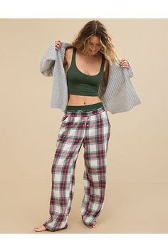 Ultra-soft & cozy flannel fabric/Button detailing/Accessibility deets: elastic waistband for easier on/off! Women’s Winter Pajamas, Cute Christmas Clothes, Aerie Clothing, Christmas Pj Pants, Flannel Pjs, Christmas Fits, Boot Cut Leggings, Fleece Pajama Pants, Jeans Clothes