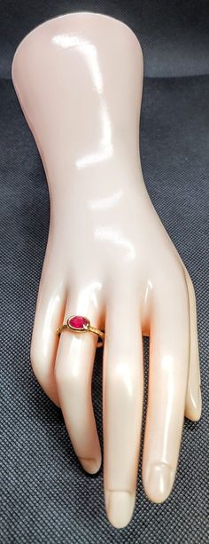 Anillo martillado de oro amarillo macizo de 14k con 0,90 ct. Rubí AAAA natural de forma ovalada 7x5. - Etsy Emerald Band, Ruby Bands, Hammered Ring, Hammered Rings, Satin Bags, Pink Morganite, Morganite Ring, Rose Gold Band, Swiss Blue Topaz