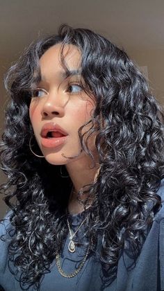 Long Layered Curly Hair, Layered Curly Haircuts, Natural Curly Hair Cuts, Medium Length Curly Hair, Layered Curly Hair, Curly Hair Photos, Haircuts For Wavy Hair, Haircuts For Curly Hair