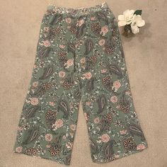 C Est. 1946 ( Nwt) - Cute Sheer Palazzo Wide Leg Green Colorful Printed Pants - Size Xl - Very Stylish! Sheer With Linings Casual Spring Bottoms For Pajama Party, Floral Print Relaxed Fit Bottoms For Pajama Party, Casual Wide Leg Pants For Pajama Party In Summer, Casual Wide Leg Pants For Summer Pajama Party, Casual Wide Leg Pants For Pajama Party, Floral Print Long Pants For Pajama Party, Spring Printed Green Wide Leg Pants, Green Relaxed Fit Pants With Floral Print, Spring Patterned Bottoms With Relaxed Fit