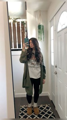 Cute Comfy Outfits For Winter Midsize, Casual Comfy Thanksgiving Outfit, Ob Appointment Outfit, Graphic Tees Winter Outfit, Cardigan Comfy Outfit, Outfit With Lace Undershirt, Casual Midsize Fall Outfits, Lazy Plus Size Outfits, Winter Tshirt Outfit Ideas