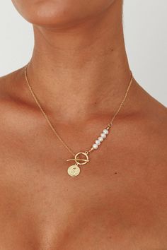 Coin Necklace Gold, Gold Coin Pendant, Cute Gifts For Friends, Gold Coin Necklace, Jewelry Accessories Ideas, Stacked Jewelry, Jewelry Lookbook, Gold Coin, Gold Tone Necklace