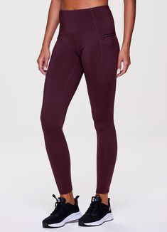 Never miss out on a good workout because of the cold with our Prime Hit The Road Fleece Legging. These full length leggings are made with moisture wicking fabric and super soft fleece lining to keep you warm and dry, without using traditional heavy-weight fabrics. Two zipper pockets hold your valuables securely, while open tech pockets on each side are perfect to tuck your phone or hands in to. Finished with a supportive high waistband and fitted silhouette, these versatile tights are functional Cold Weather Leggings, Tie Dye Jackets, Running In Cold Weather, Yoga Pants With Pockets, Gym Pants, Sherpa Pullover, Fleece Leggings, Leggings Sale, Leggings For Women