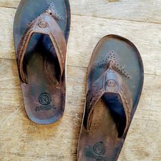 We Just Bought All The Inventory From Ocean Minded Inc..They Are Shutting Down And Leaving California For Good..We Have 9,000 Pairs...Bulk Discounts Available..Please Contact Us On Pricing For 50 Or More Pairs...Msrp $85 Leather Round Toe Flip Flops For Beach, Brown Synthetic Toe Post Flip Flops, Brown Flip Flops With Ortholite Insole, Casual Brown Flip Flops With Ortholite Insole, Leather Flip Flops With Round Toe For Vacation, Leather Flip Flops For Vacation, Casual Brown Sandals With Ortholite Insole, Brown Synthetic Flip Flops With Textured Footbed, Leather Open Toe Flip Flops With Ortholite Insole