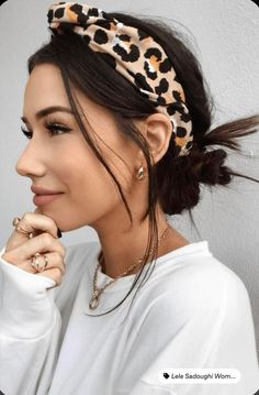 Hairband Hairstyle, Leopard Print Headband, Bohol, Penteado Cabelo Curto, Prom Makeup, Hair Dos, Headband Hairstyles, Scarf Hairstyles, Hair Day