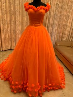 Orange Quinceanera Dresses, Orange Dress Wedding, Gown Neckline, Orange Gown, Dresses Orange, Theme Dress, Ball Gowns Evening, Floral Party, Wedding Dresses Plus Size