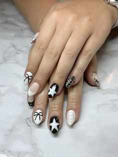 White Black Nails Ideas, Tile Nail Design, Black And White Blooming Gel Nails, Blooming Gel Halloween Nail Art, Nail Designs Trending Now 2024, Blooming Gel Nail Art Short Nails, Cute Nails For Fall Simple, Cute Nails Short Almond, Neutral Nail Designs 2024