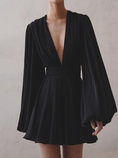 Chiffon Low Cut V-neck Pleated Zip Mini Dress Black Dress Elegant, Short Noir, Chiffon Mini Dress, High Waist Dress, Pleated Mini Dress, Black Short Dress, Maxi Robes, Hoco Dresses, Yoga Shorts