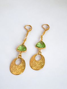 These unique earrings come with either an enchanting emerald or a rosy charm, finished off with a retro embossed flower. Lightweight and versatile, they're the perfect addition to elevate any outfit. Hypoallergenic (Lead and nickel free) Material: Stainless Steel Size: 8 cm (3") Weight: 14g Unique Earrings, Boho Earrings, Adjustable Rings, Ring Bracelet, Earring Necklace, Chain Bracelet, Chains Necklace, Ring Shopping, Necklaces Bracelets