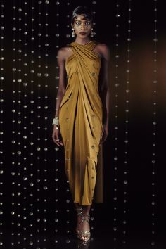 Inspired by Josephine's strength during WWII and 'The Story of an Awakening', our collection celebrates the belief that confidence is the pinnacle of beauty. Captivate with 1920s allure, vintage sophistication meets contemporary flair in this Crisscross-Draped Midi Dress.Features: Vintage crisscross-draped design Elegant low back Loose waist Great stretch High-quality fabric with a skin-friendly touch 94% Polyester and 6% Spandex fabric Lumi, standing at 5 feet 9.7 inches, has measurements of 32 Themed Dresses, 1920s Headpiece, Great Gatsby Dresses, 1920s Dresses, Flapper Dresses, Gatsby Dress, 1920s Flapper Dress, 1920s Flapper, 1920s Dress